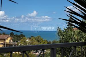 TRILOCALE VISTA MARE CON GARAGE