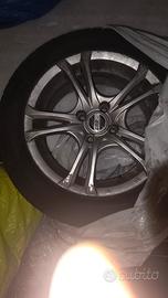 4 ruote con cerchi in lega +pneumatici l175 65 R15