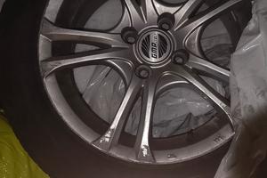 4 ruote con cerchi in lega +pneumatici l175 65 R15