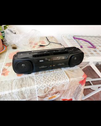 radio portatile doppia cassetta  funzionante 