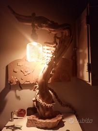 lampada in legno lavorato a mano