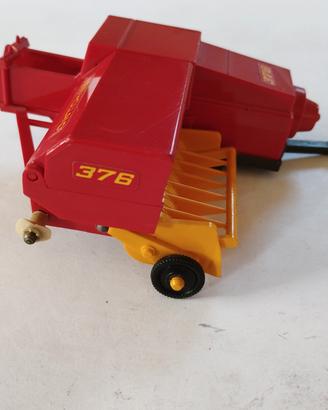 modellino pressa New Holland 376 originale 1978