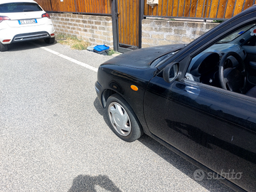 Nissan Micra anno 2000