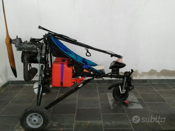 Deltaplano a motore