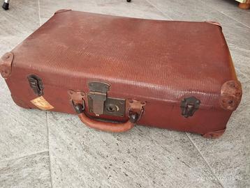 Valigia vintage  per arredamento o spettacoli
