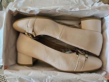 Scarpe in pelle pari al nuovo