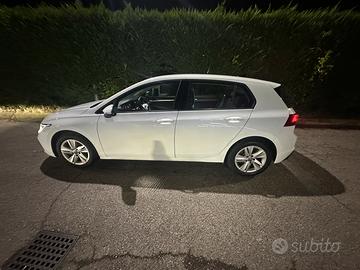 Volkswagen Golf 8 1.0 etsi Life