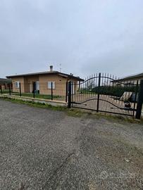 Luminosa villa singola monopiano