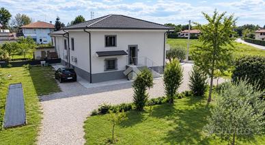 4 LOCALI A ROSÀ