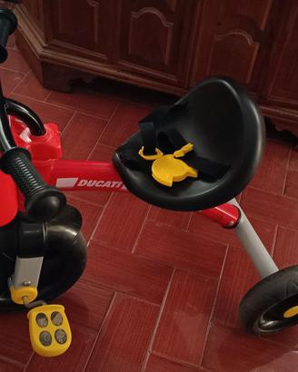 Triciclo ducati e moto ducati