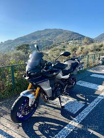 Yamaha tracet 9gt plus con tris di valigie