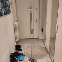 Lampada da terra piantana con luce lettura