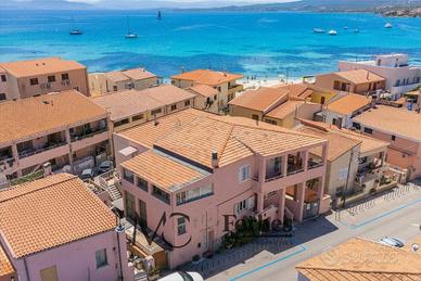 Golfo Aranci | Palazzina da ristrutturare a 50 met