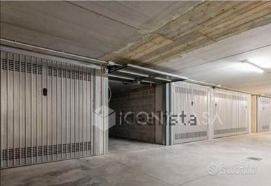 Posto moto in garage