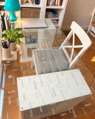 Scrivania Ikea Glasholm piano vetro temprato