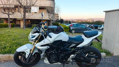 Suzuki gsr 750