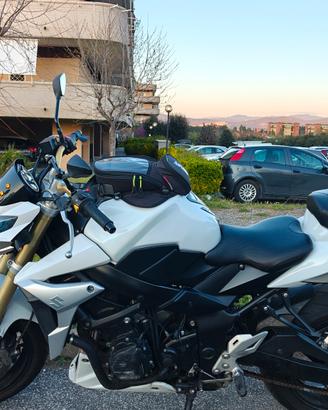 Suzuki gsr 750