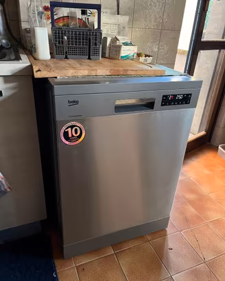 Lavastoviglie Beko inox libera installazione 60 cm