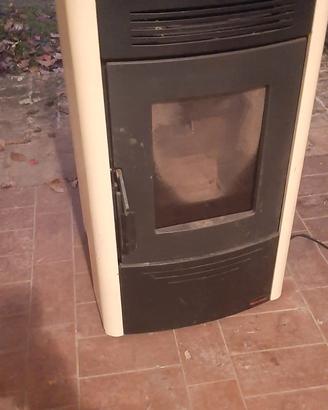 1 stufa a legna e 1 pellet