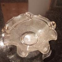 Cestino di vetro antico.