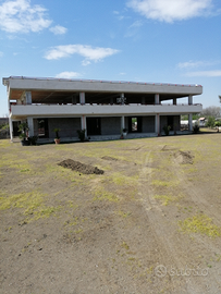 Locale per varie attività commerciali