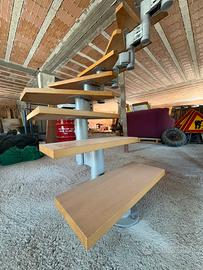 Scala regolabile in legno