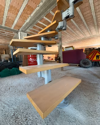 Scala regolabile in legno