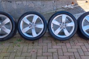 Cerchi in lega originali Audi da 18 con gomme 