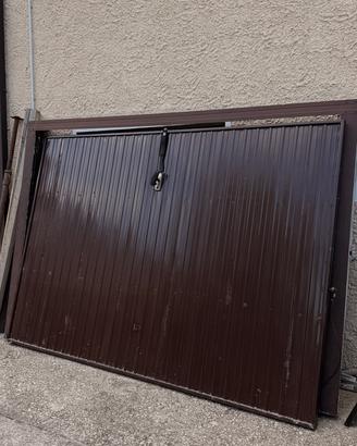 Porta basculante per garage