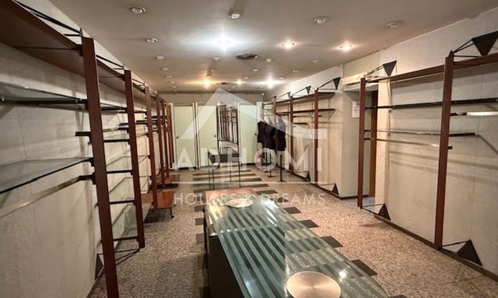 In centro a Carbonia prestigioso e grande locale