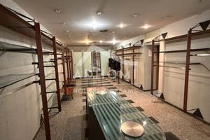 In centro a Carbonia prestigioso e grande locale