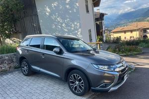 Suv Outlander 7 posti