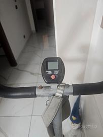 cyclette per allenamento in casa 