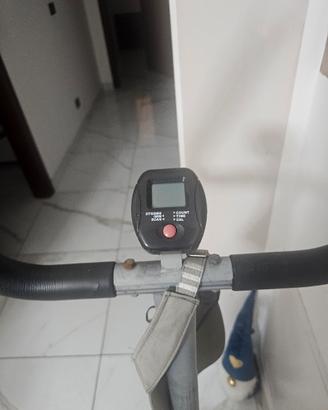 cyclette per allenamento in casa 