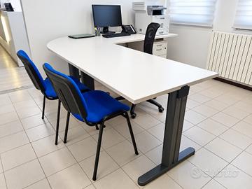 Arredo ufficio completo: scrivania, mobili e 3 sed