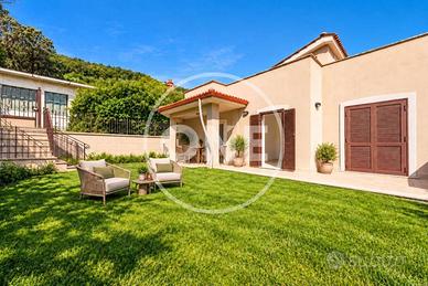 Villa di 170 m² con 5 locali e box auto doppio a T