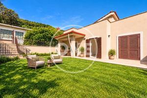 Villa di 170 m² con 5 locali e box auto doppio a T