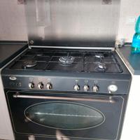 Cucina a gas più cappa 