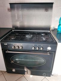 Cucina a gas più cappa 