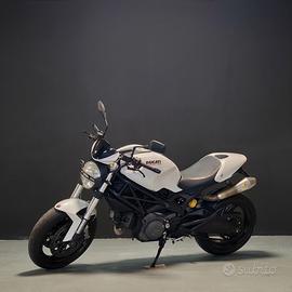 Ducati Monster 696