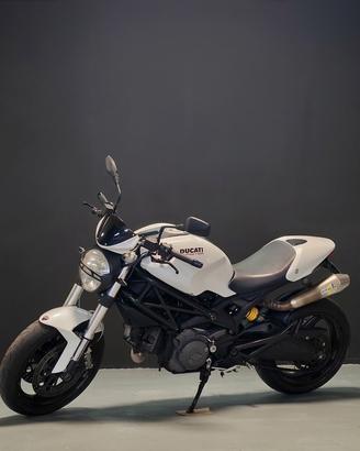 Ducati Monster 696