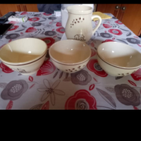 Scodelle per colazione e caraffa Mulino bianco