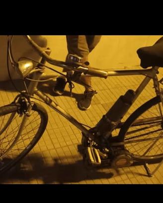 bicicletta d'epoca a motore 