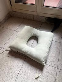 Cuscino con foro centrale