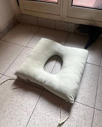 Cuscino con foro centrale