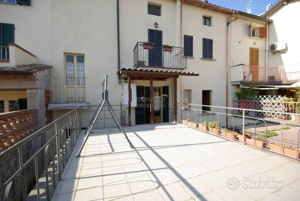 Appartamento di 114 m² con 4 locali e box auto a S - Vista 3