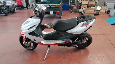 Scooter Yamaha Aerox 2T.