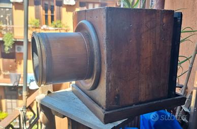 Macchina fotografica in legno