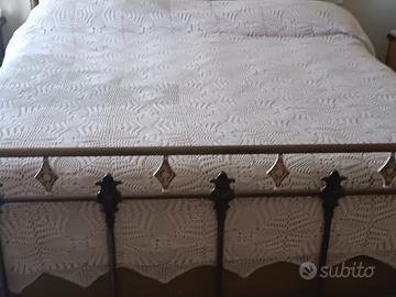 copriletto ad uncinetto fatto a mano