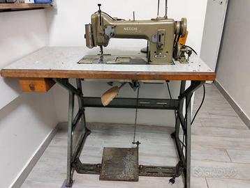 Macchina da cucire professionale Necchi